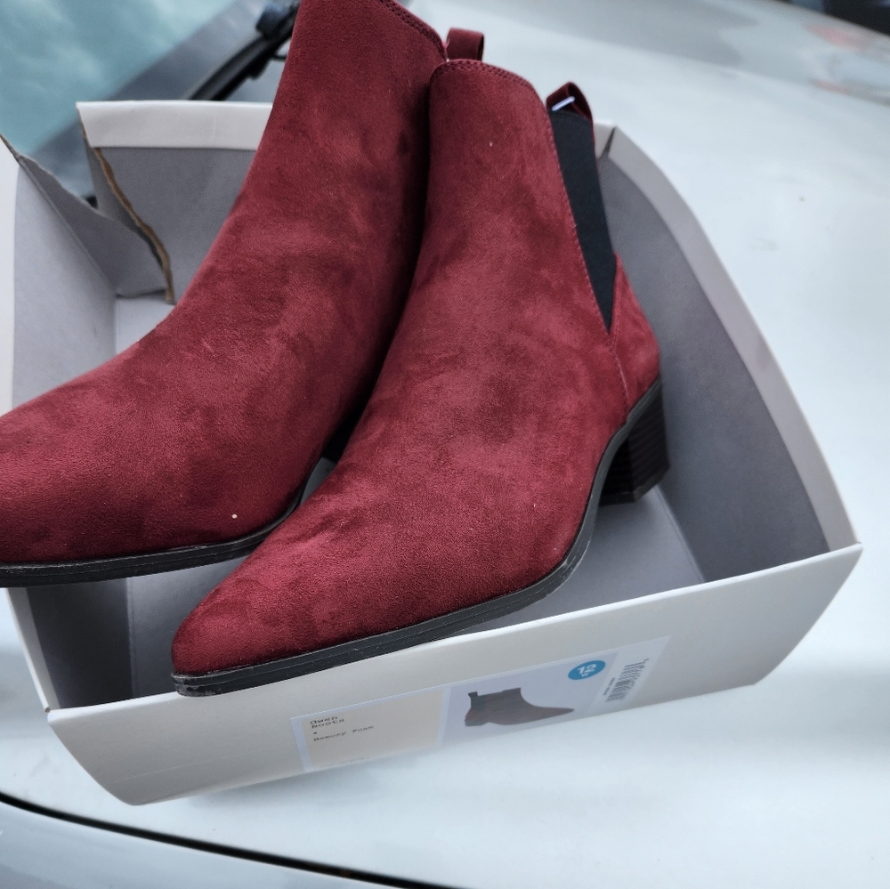 New Day Gwen Microfiber Chelsea Ankle Booties Burgundy 12 wide